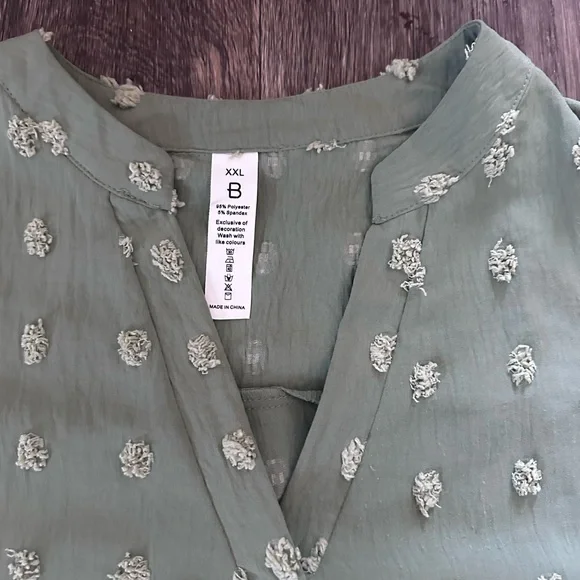 Green Floral Women's Top - Picture 3 of 4